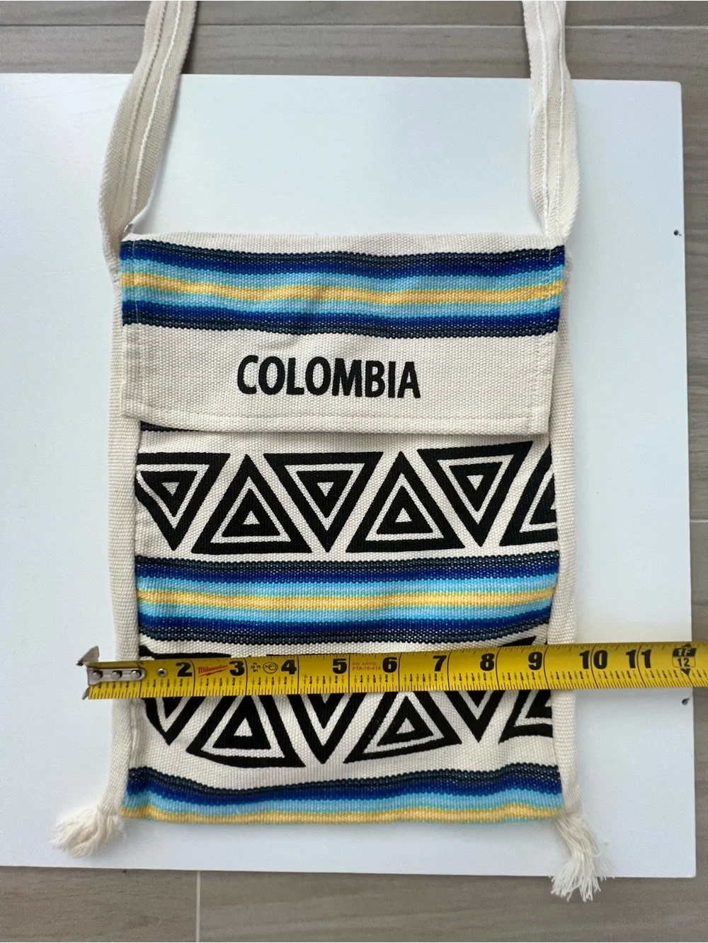 New Handmade Colombia Artesanal Colorful Woven Fold Over Zipper bag